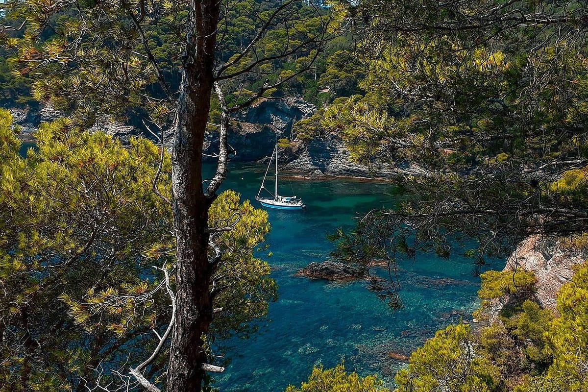 Cala Aiguafreda cerca de Begur en la Costa Brava